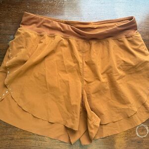 Lululemon Find Your Pace High-Rise Lined Short 3"
Butternut Brown